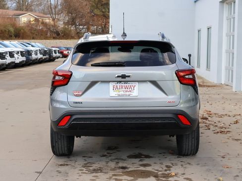 New 2026 Chevrolet Trax RS w/ Sunroof Package image 9