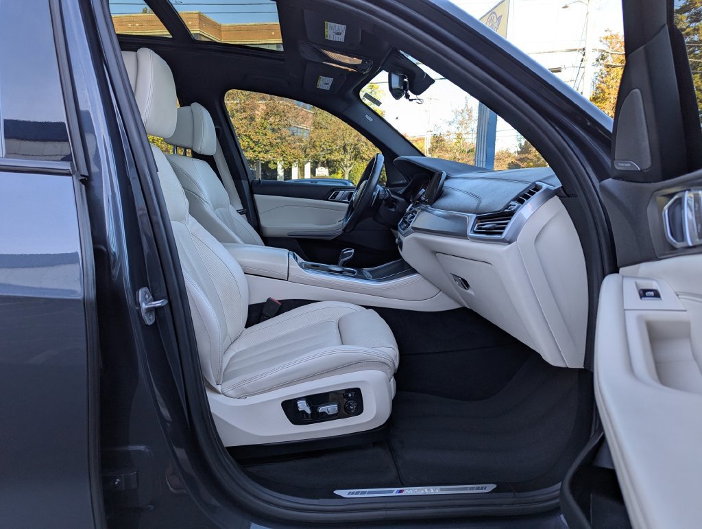 Used 2022 BMW X5 M50i AWD/4WD image 32