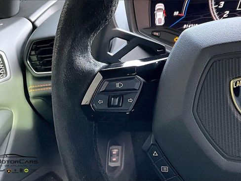 Used 2020 Lamborghini Huracan EVO image 17