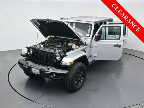 Used 2023 Jeep Gladiator Willys image 37