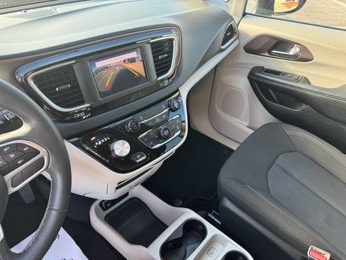 Used 2022 Chrysler Voyager LX FWD image 29