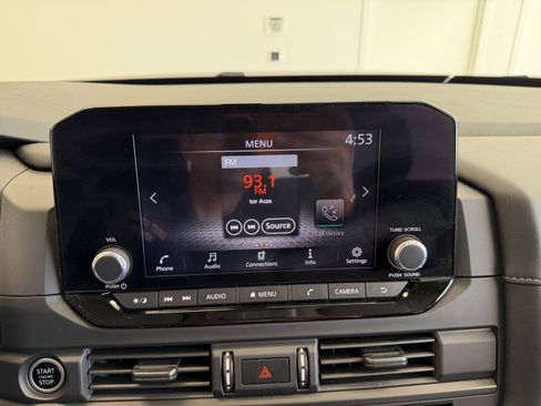 Used 2024 Nissan Pathfinder S image 19