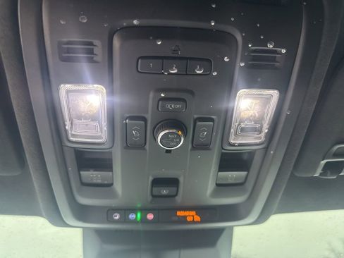 Used 2022 Cadillac Escalade Sport Platinum w/ LPO, ONYX Package image 32