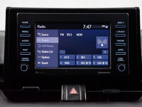 Used 2022 Toyota RAV4 XLE AWD/4WD image 17