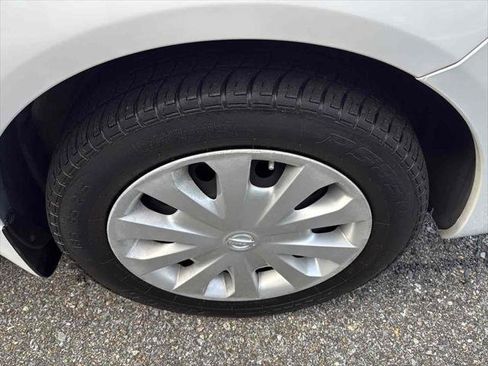 Used 2016 Nissan Versa SV image 11