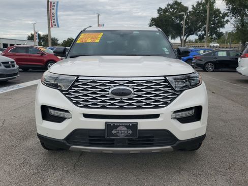 Used 2020 Ford Explorer Platinum w/ Premium Technology Package image 2