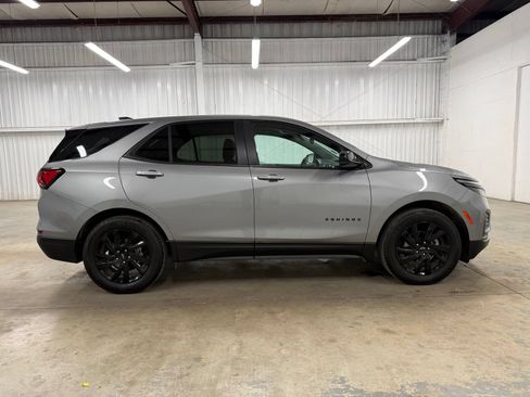 Used 2024 Chevrolet Equinox LS w/ LS Convenience Package FWD image 4
