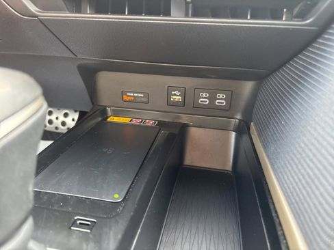 Certified 2025 Toyota Camry SE w/ Convenience Package image 17