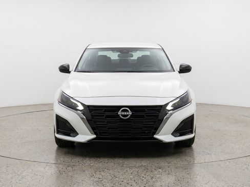 Used 2025 Nissan Altima 2.5 SV FWD image 2