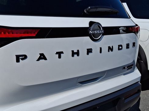 New 2026 Nissan Pathfinder Platinum AWD/4WD image 5