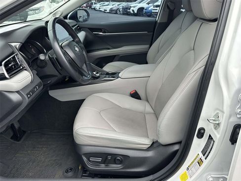 Used 2022 Toyota Camry XSE image 4