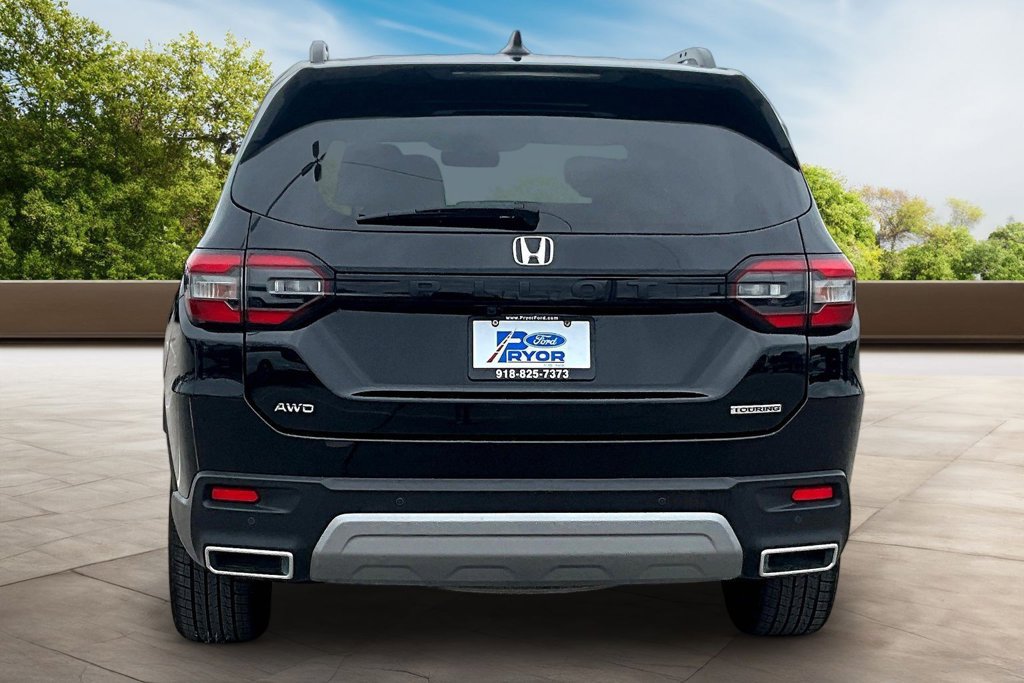 Used 2023 Honda Pilot Touring image 4
