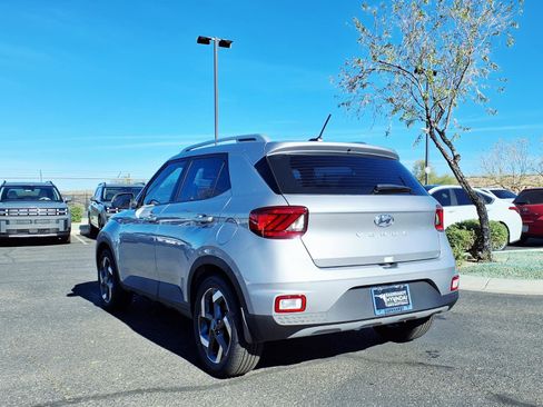 New 2026 Hyundai Venue SEL FWD image 4