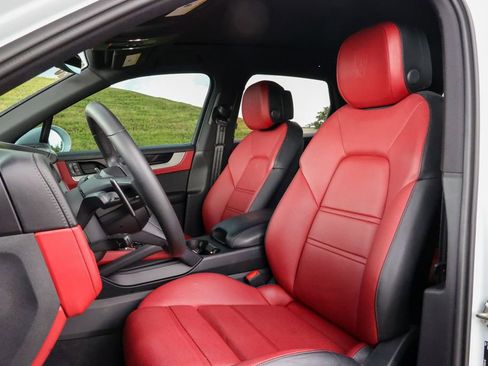 Certified 2025 Porsche Cayenne S AWD/4WD image 5
