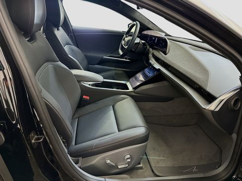 Used 2024 Lucid Air Touring image 34