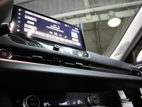 New 2025 Mitsubishi Outlander SE image 12