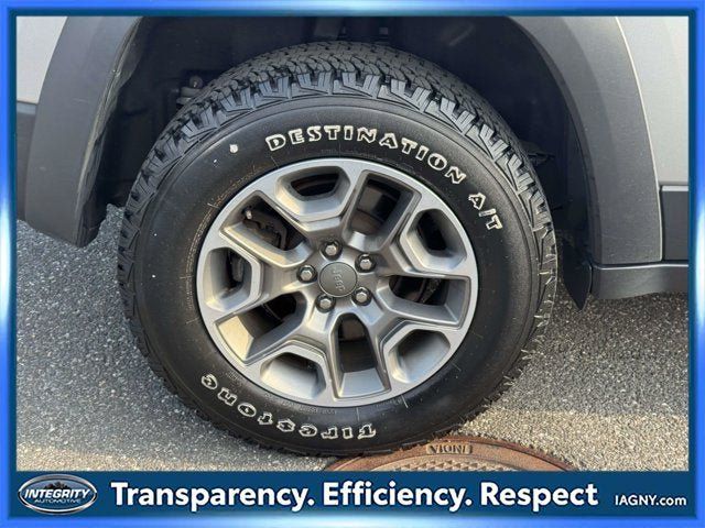 Used 2022 Jeep Cherokee Trailhawk w/ Comfort/Convenience Group AWD/4WD image 8