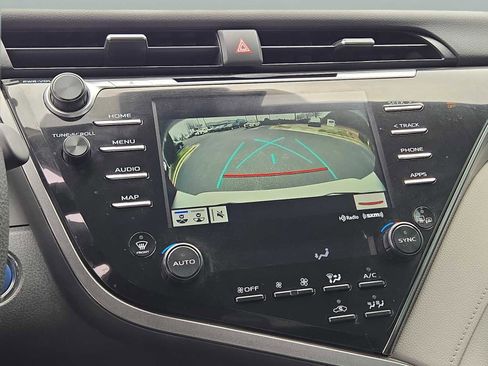 Used 2020 Toyota Camry LE image 27