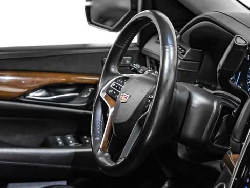 Used 2018 Cadillac Escalade Luxury RWD image 21