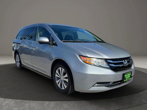 Used 2017 Honda Odyssey SE image 3