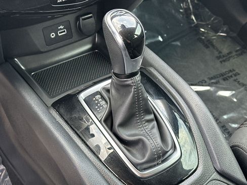 Used 2020 Nissan Rogue S w/ Special Edition Package FWD image 19
