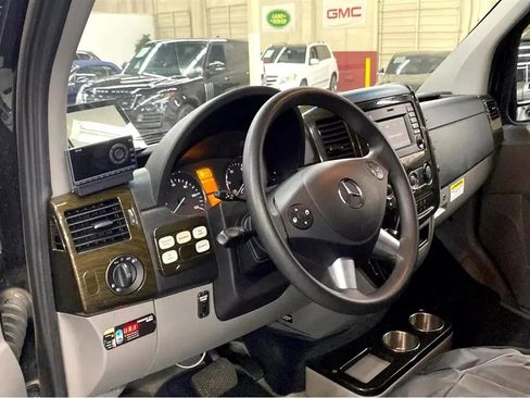 Used 2016 Mercedes-Benz Sprinter 2500 image 8