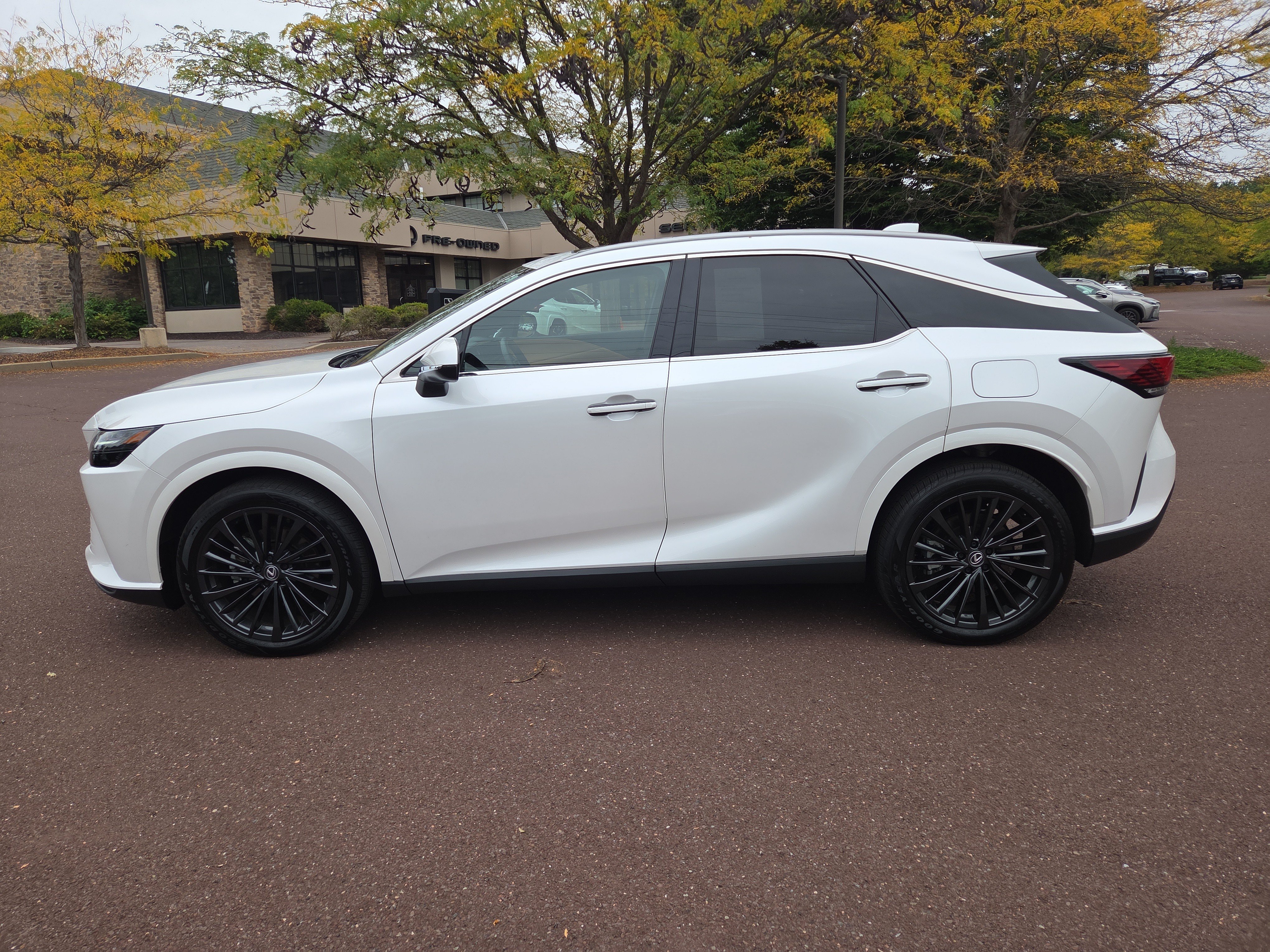 Certified 2025 Lexus RX 350 Premium w/ Kick Sensor & Tow Package AWD/4WD image 6