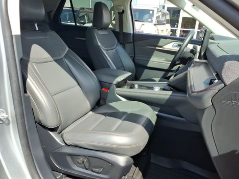 Used 2025 Ford Explorer Active w/ Active Comfort Package AWD/4WD image 8