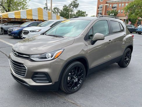 Used 2021 Chevrolet Trax LT w/ Sport Edition FWD image 3