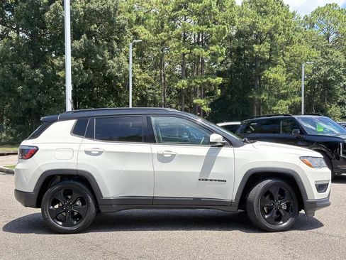 Used 2021 Jeep Compass Latitude FWD image 3