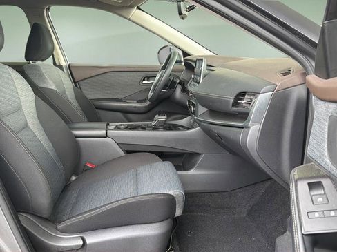 Used 2023 Nissan Rogue SV image 11