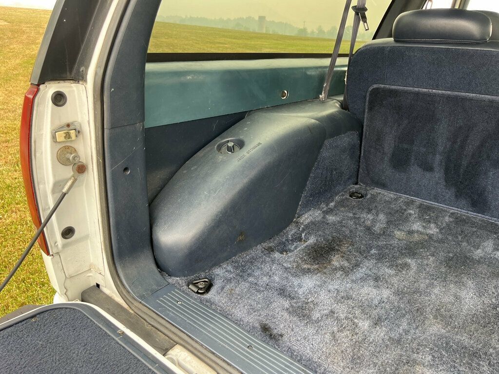 Used 1996 Chevrolet Tahoe 4WD 2-Door image 16