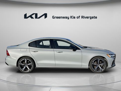 Used 2024 Volvo S60 B5 Core image 6