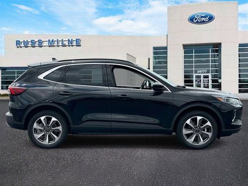 Used 2023 Ford Escape Platinum w/ Premium Technology Package AWD/4WD image 2
