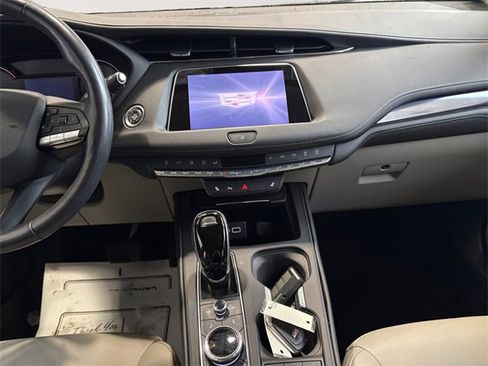 Certified 2023 Cadillac XT4 Luxury w/ Cold Weather Package image 9