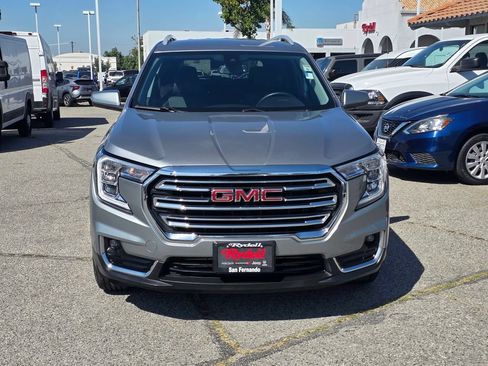 Used 2024 GMC Terrain SLT FWD image 2