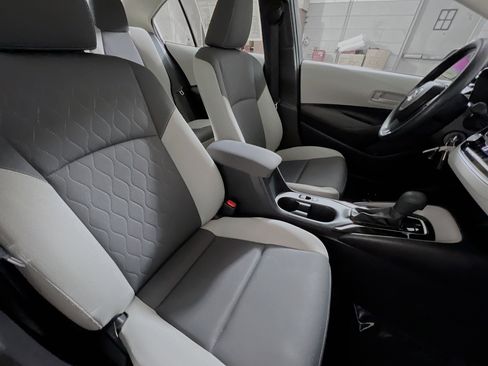 Used 2025 Toyota Corolla LE FWD image 30