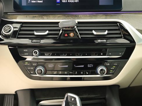 Used 2022 BMW 540i w/ M Sport Package image 20