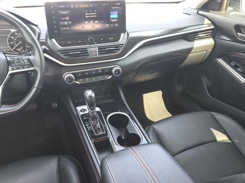 Used 2023 Nissan Altima 2.5 SR w/ SR Premium Package FWD image 10