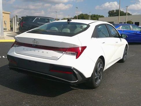New 2026 Hyundai Elantra Limited image 4