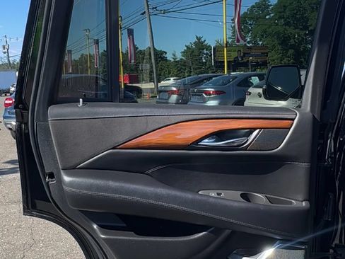 Used 2016 Cadillac Escalade Premium AWD/4WD image 13