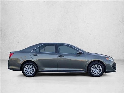 Used 2012 Toyota Camry LE image 4