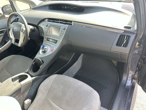 Used 2014 Toyota Prius Plug-In Hybrid image 25