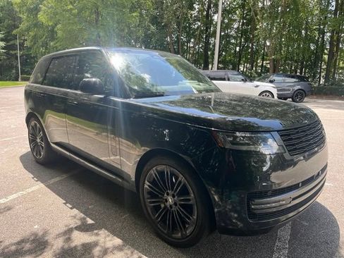 Used 2025 Land Rover Range Rover SE AWD/4WD image 2