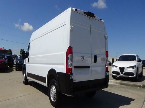 Used 2026 RAM ProMaster 2500 w/ Convenience Group FWD image 8