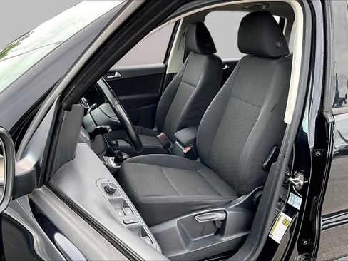 Used 2017 Volkswagen Tiguan Limited FWD image 8