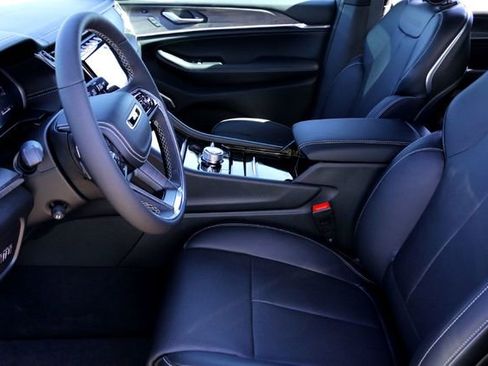 New 2025 Jeep Grand Cherokee L Overland w/ Luxury Tech Group IV image 9