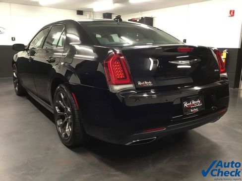 Used 2018 Chrysler 300 Touring w/ Sport Appearance Package image 8