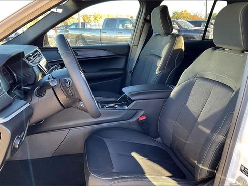 New 2025 Jeep Grand Cherokee Laredo X image 9