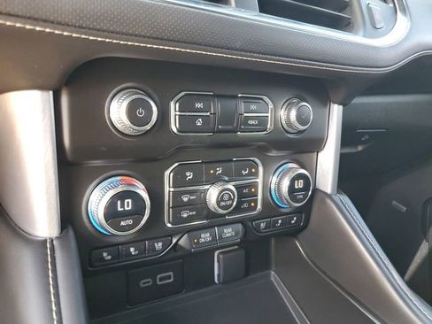 Used 2023 GMC Yukon SLT w/ SLT Luxury Package RWD image 22